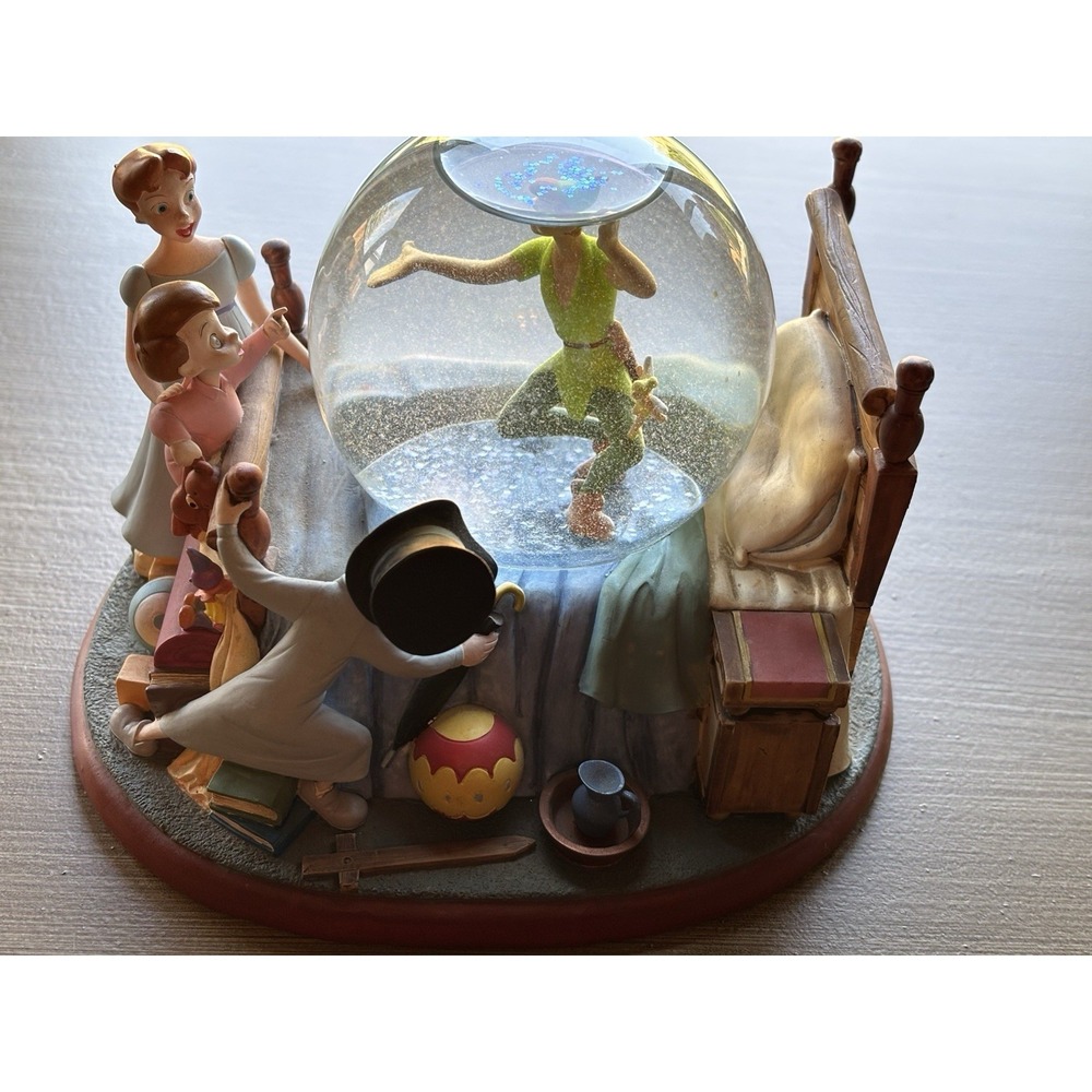Walt Disney Peter Pan Cindy Water Globe - Picture 9 of 14